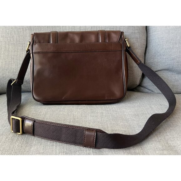 Fossil Messenger Bag in Chocolate Brown Leather, Super Cute, Barely Used - Picture 5 of 14